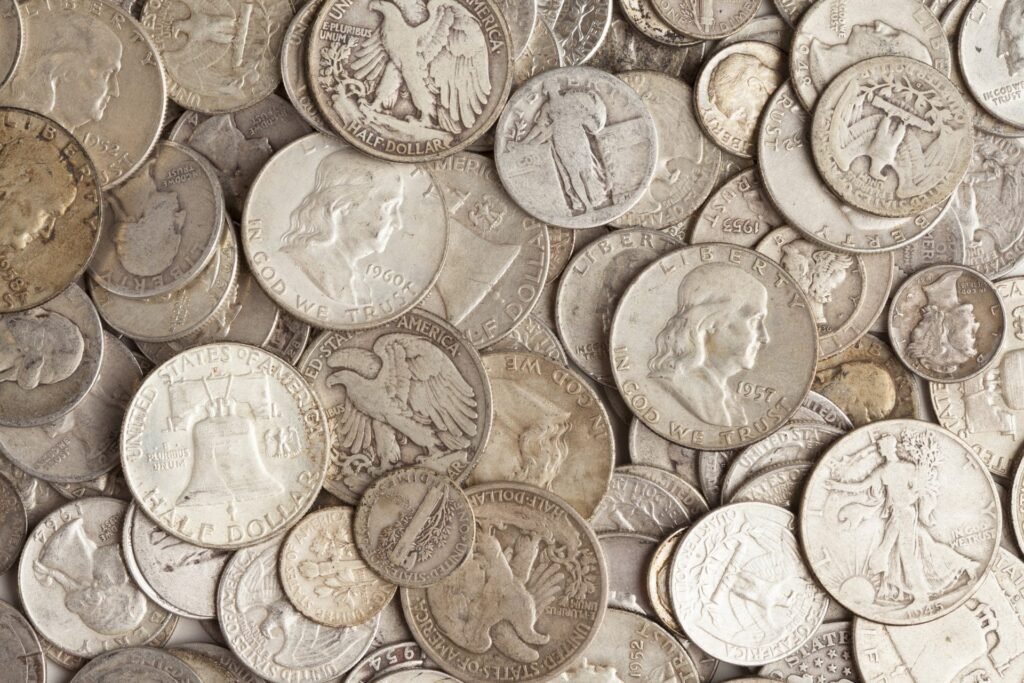 10 Pennies & Quarters in Your Pocket RIGHT NOW Worth Up to $10,000 – Don’t Toss Them!